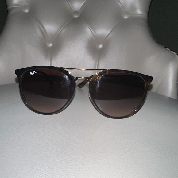 Ray-Ban Sunglasses - Picture 3 of 5